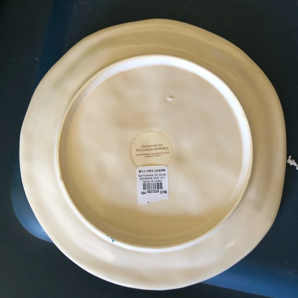 Williams Sonoma NWT embossed snowman dessert plates. Set of 4